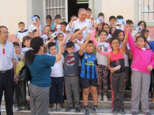 PTT, Nazilli'de öğrencilere ücretsiz tebrik kartı dağıttı