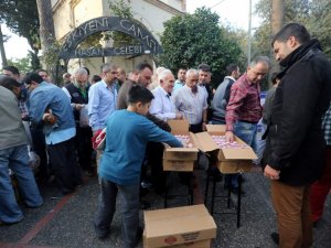 Aydın Büyükşehir Belediyesi Vatandaşa Bayram Lokumu Dağıttı