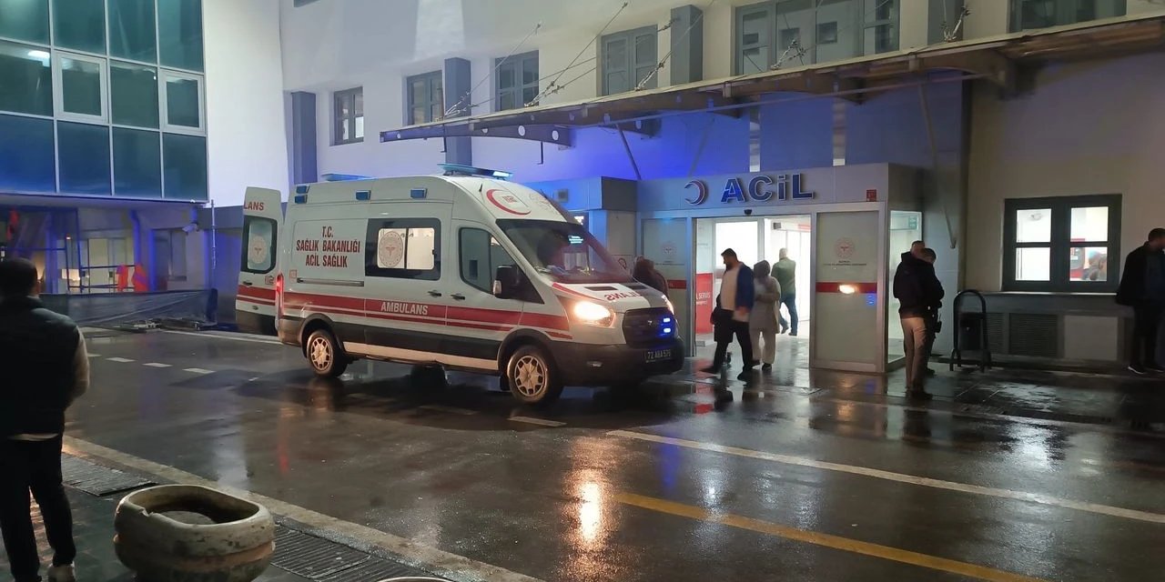 Babasını pompalı tüfekle öldürüp kendini eve kilitledi