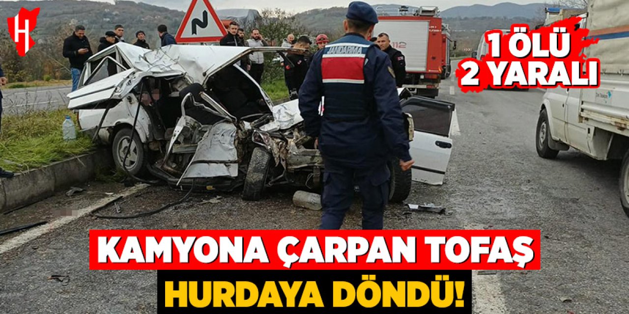 Kamyona çarpan Tofaş hurdaya döndü: 1 ölü, 2 yaralı