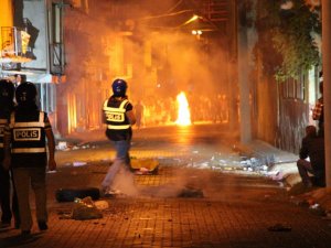 İzinsiz gösteri düzenleyen gruba polis müdahale etti