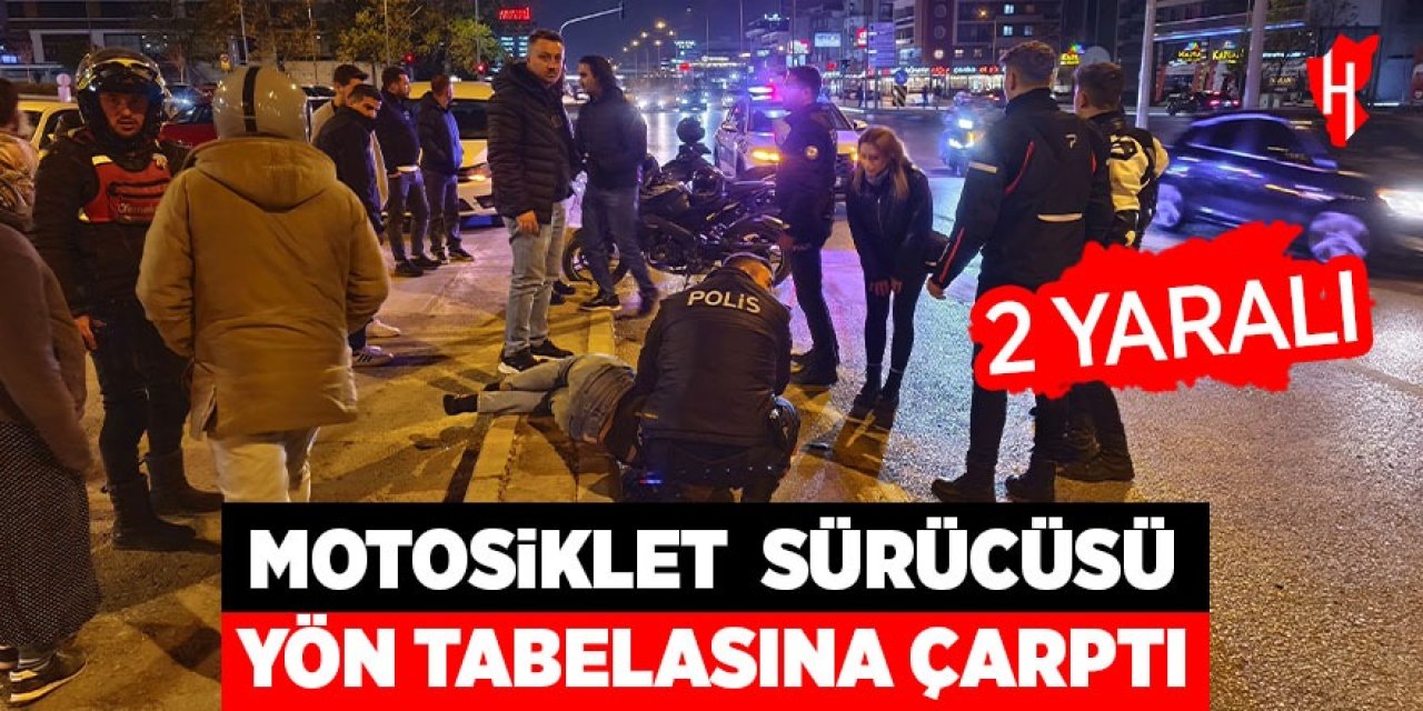 Motosiklet sürücüsü yön tabelasına çarptı; 2 yaralı