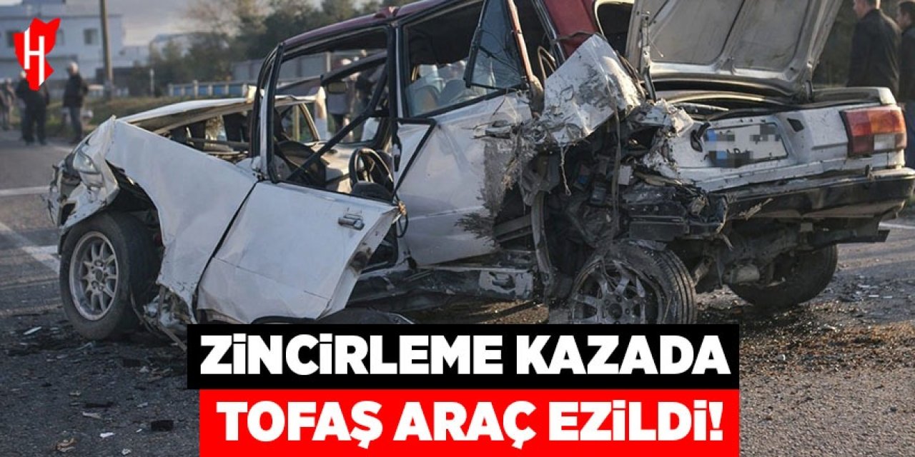 Zincirleme kazada Tofaş araç ezildi