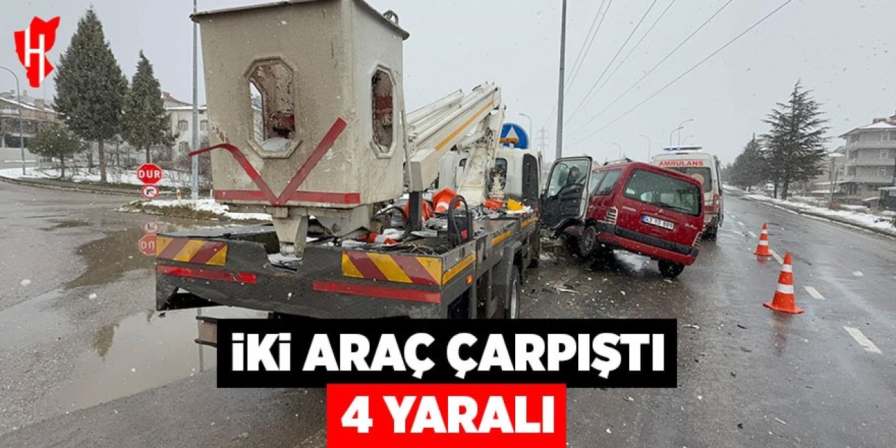 İki araç çarpıştı: 4 yaralı