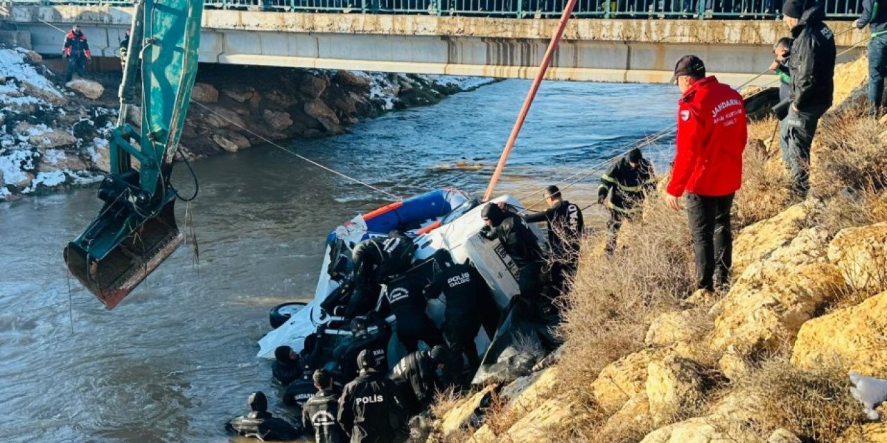 Sulama kanalına uçan araçta 3 çocuk hayatını kaybetti