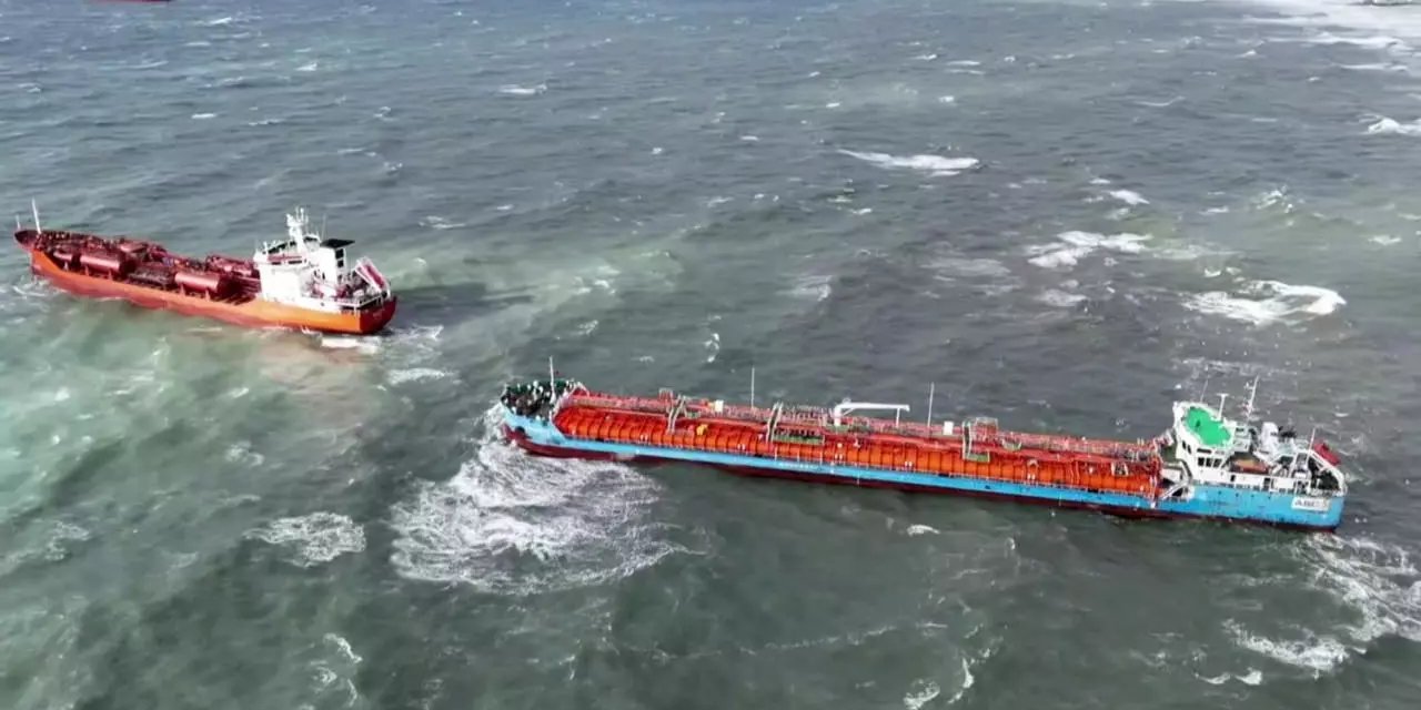 İki tankerden acil durum çağrısı! Çok sayıda ekip sevk edildi