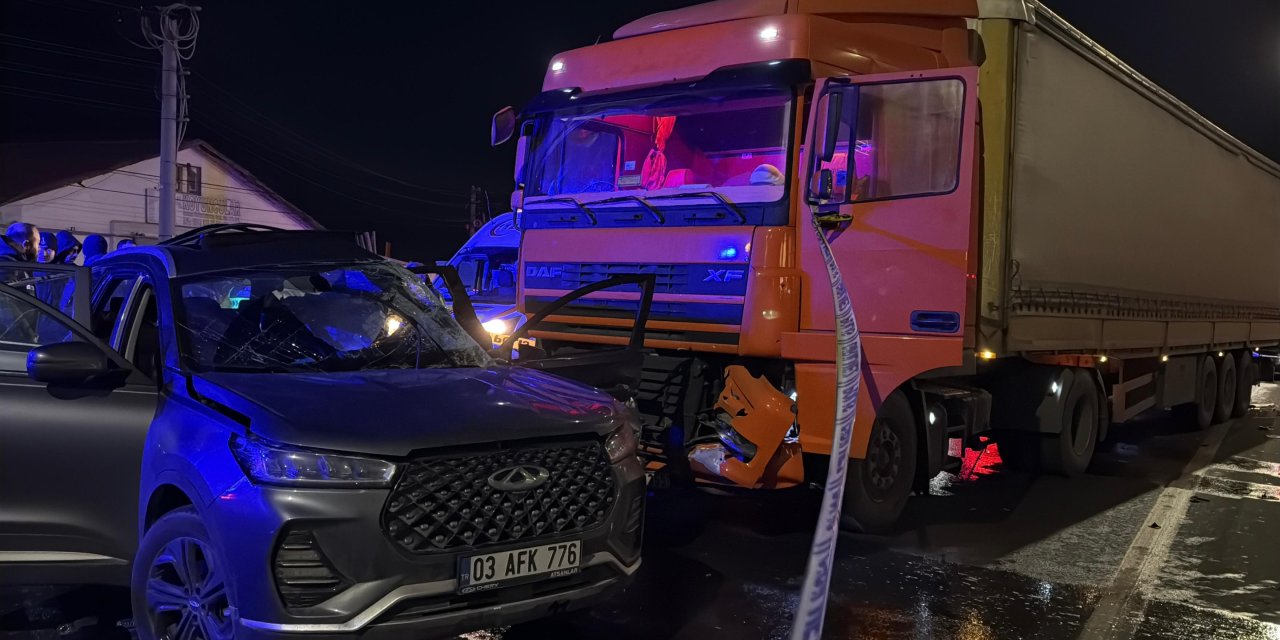 Tır ile otomobil çarpıştı: 7 yaralı