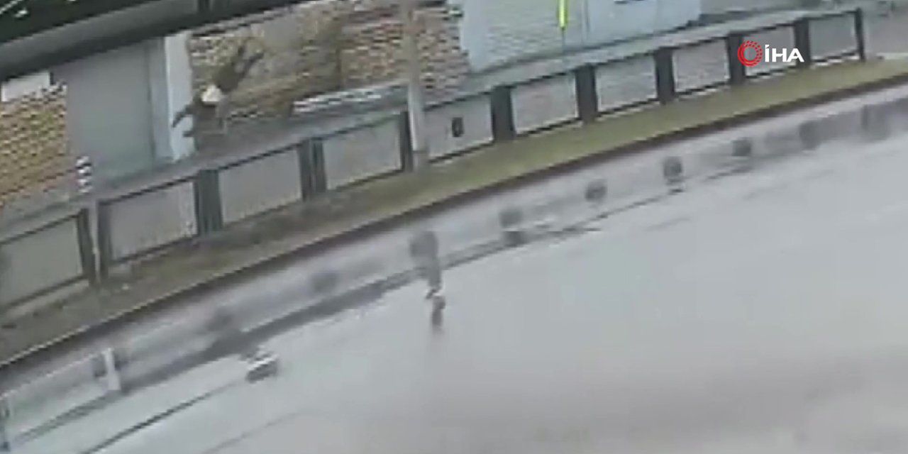 Yaya geçidinde otomobilin çarptığı yaşlı adam hayatını kaybetti