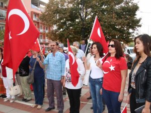 Atatürk Büstü ve Türk Bayrağı'na Yapılan Saldırılar Kınandı