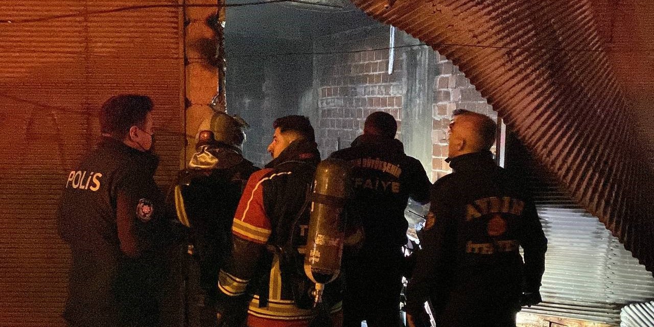 Aydın’da depo yangını korkuttu: Dumandan etkilenen 2 kişi hastaneye kaldırıldı
