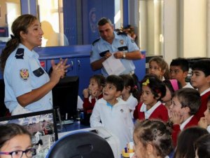 İlkokul Öğrencileri, Trafik Polislerini Ziyaret Etti