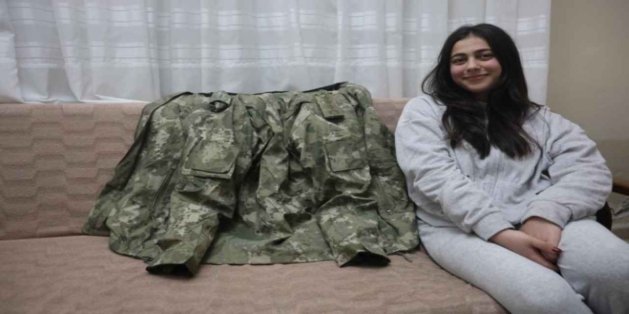 Depremzede Beliz’in, kendisine üşümesin diye montunu veren albayla görüşmesinde duygusal anlar yaşandı