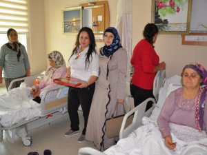 Din Görevlileri Hastaları Ziyaret Etti