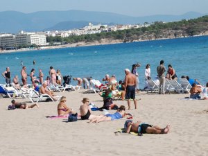 Ekim'de Altınkum plajında deniz keyfi yaşanıyor