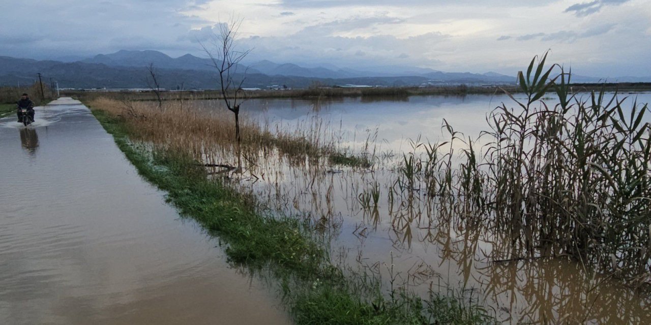 Sultanhisar’da kurutma kanalı taştı, ova göle döndü
