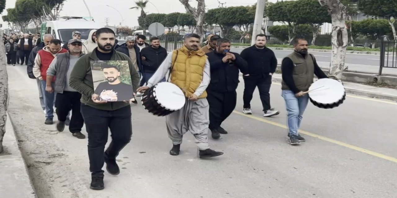 Motosiklet kazasında hayatını kaybeden genç, davul zurnalarla son yolculuğuna uğurlandı