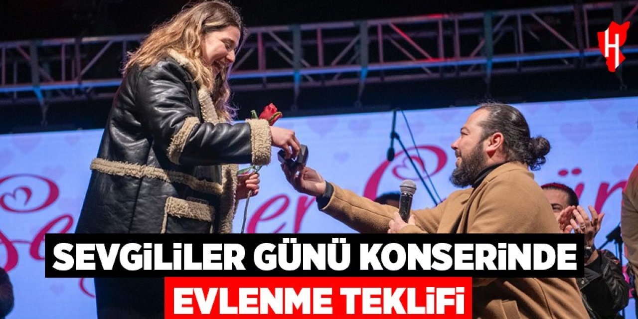 Sevgililer Günü konserinde evlenme teklifi