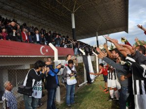 Kuşadası Gençlikspor Liderliğin Keyfini Yaşıyor