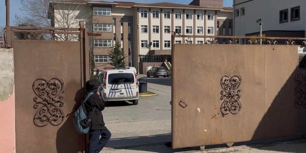 Lisede bıçaklı saldırı: Bir öğrenci, 2 öğretmen ve arkadaşını bıçakladı