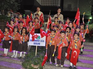 Nazilli'de İzciler 'Fener Alayı' Düzenledi