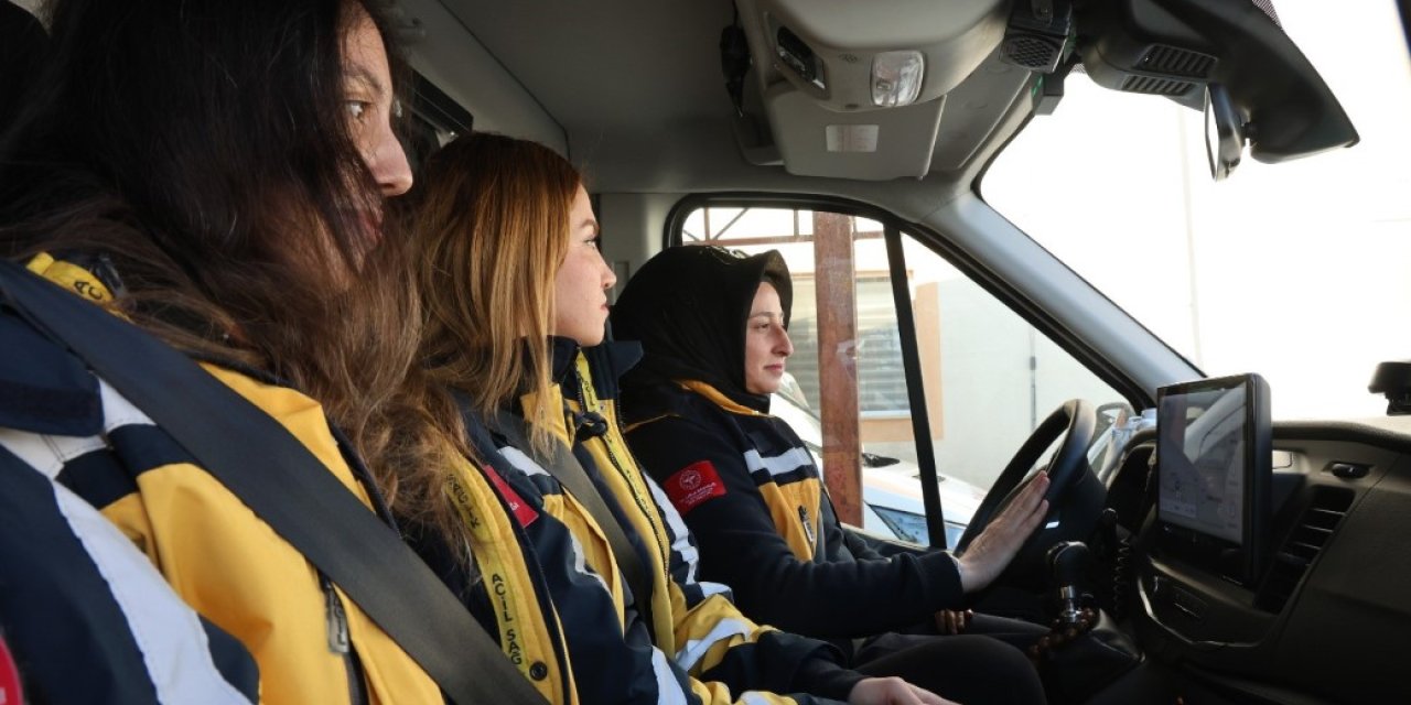 Kadın ambulans şoförü zorlu coğrafyada hayat kurtarıyor