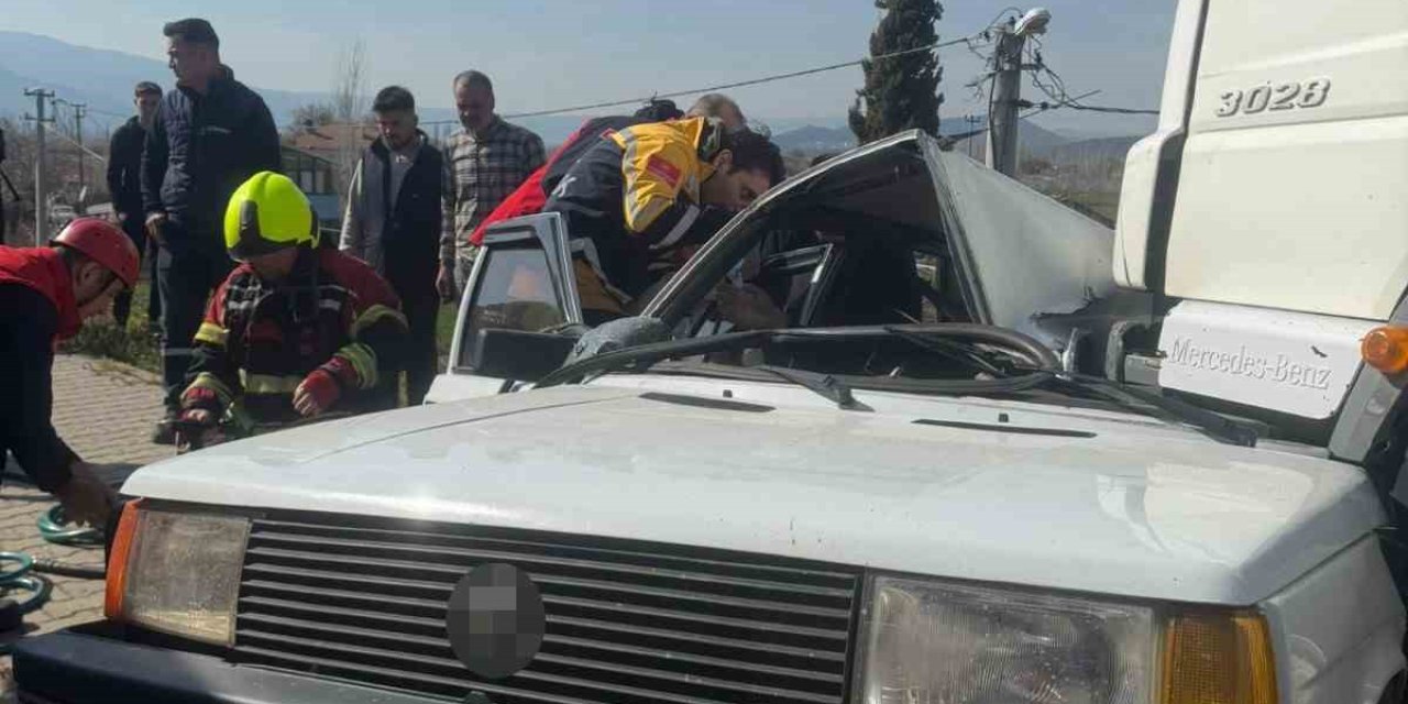 Hurdaya dönen araç belediye personeline mezar oldu