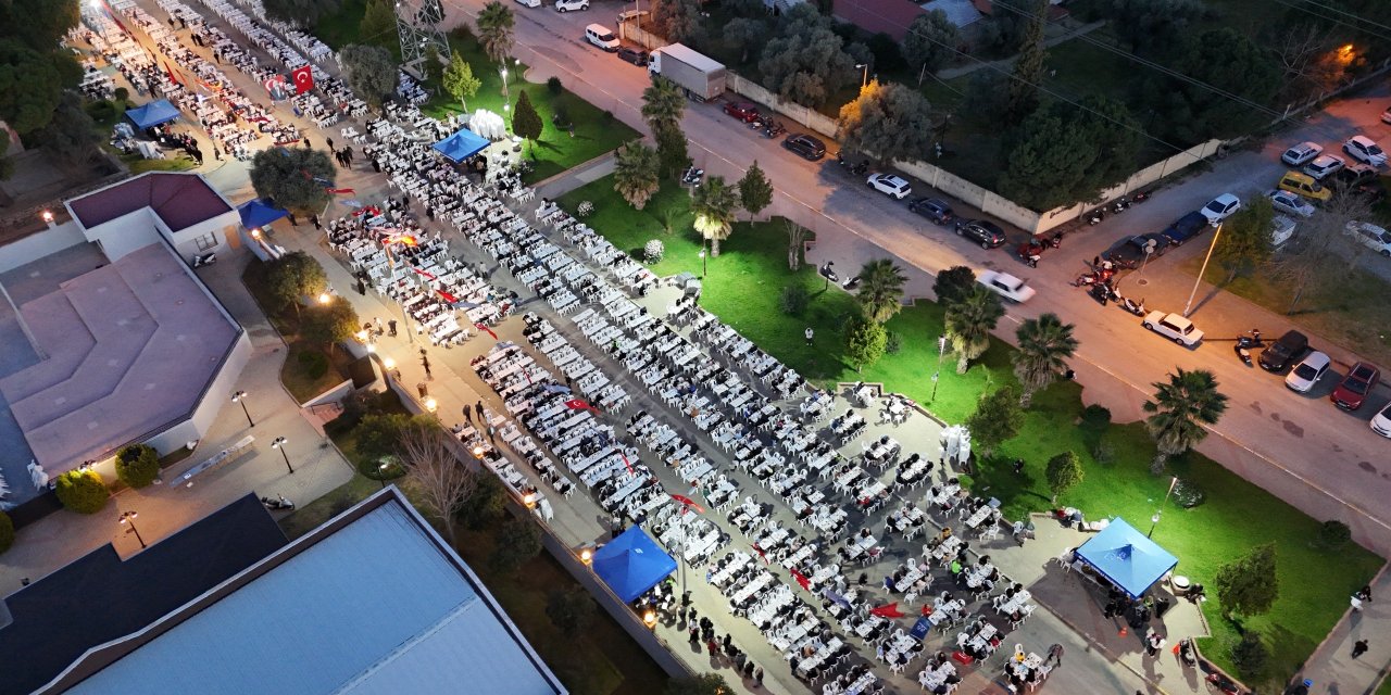 CHP’li başkanlar ve vatandaşlar Nazilli Belediyesi’nin iftarında buluştu