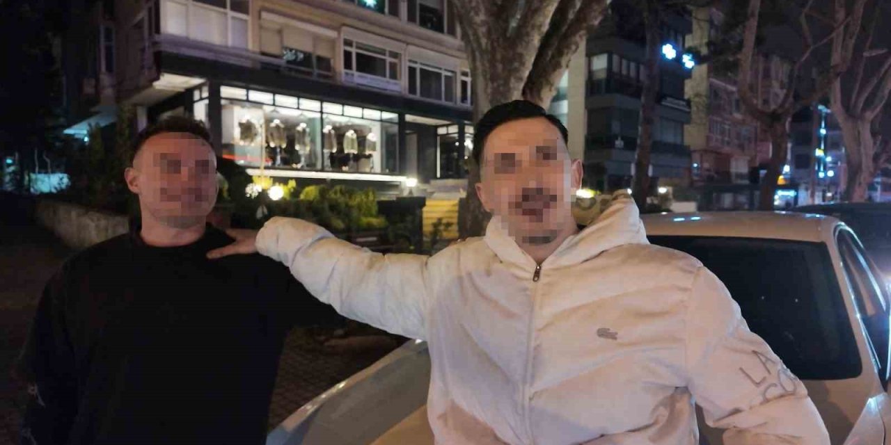 Otomobilin camından sarkan gençten pes dedirten sözler: 100 bin lira ceza yedik, yine yeriz