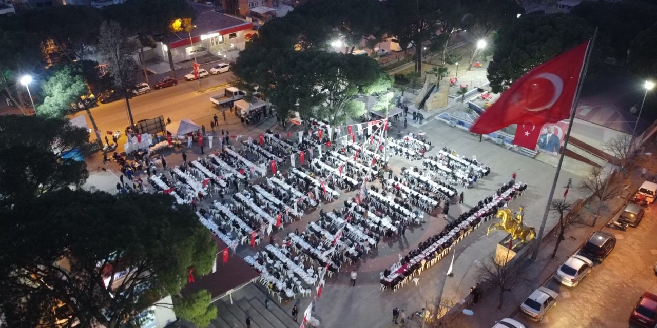 Kuyucak’ta binlerce vatandaş hep birlikte oruçlarını açtı