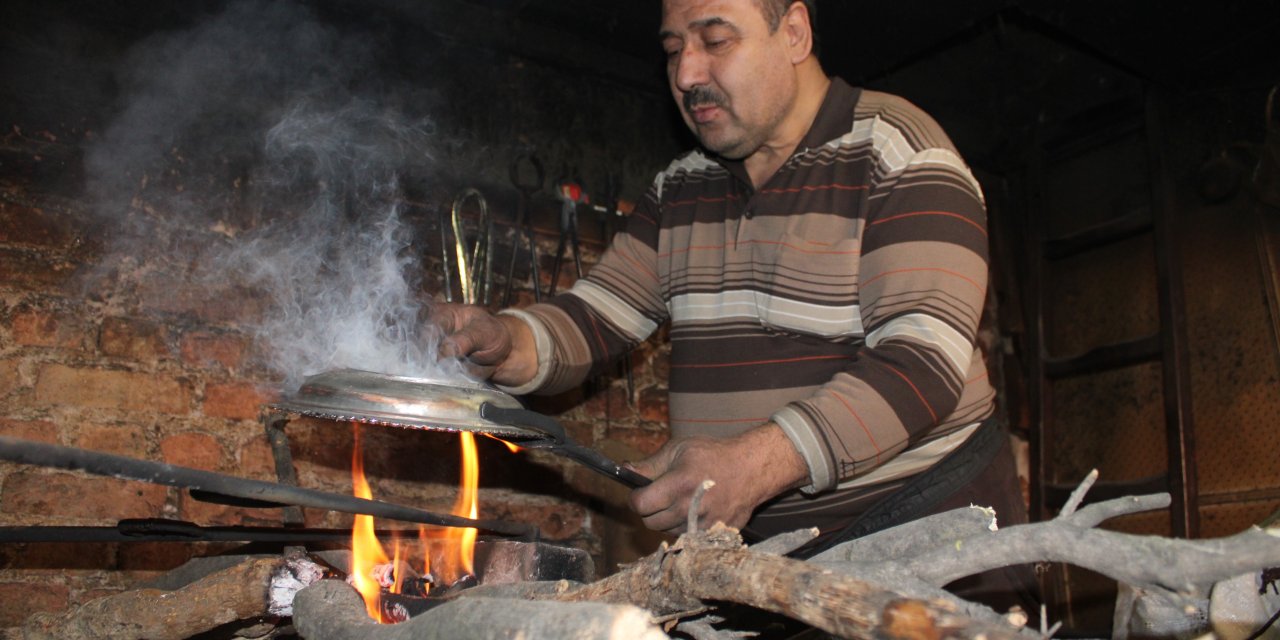 Aydın'da yarım asırlık kalay ustası ‘çırak’ sıkıntısına dikkat çekti
