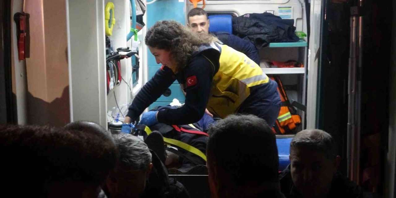 İnfaz koruma memurlarını taşıyan araç devrildi: 16 yaralı