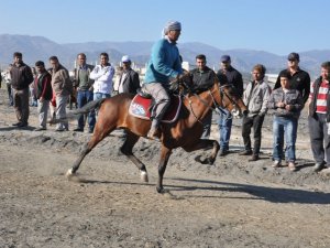 Nazilli’de 3. Rahvan At Yarışları Yapıldı