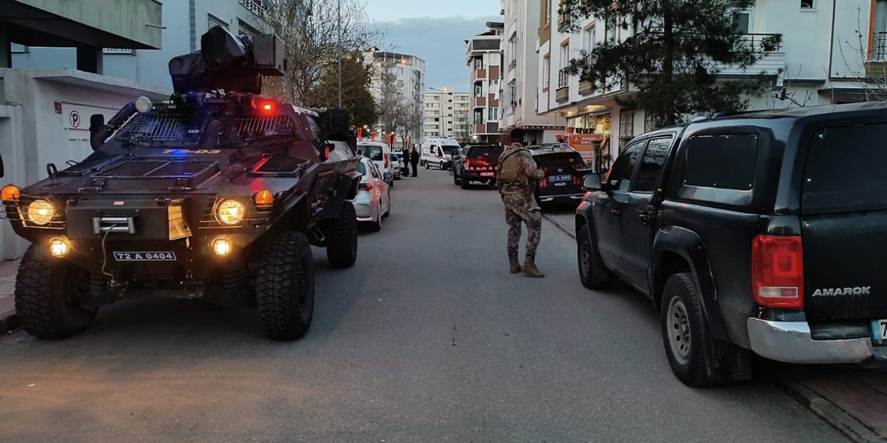 17 yaşındaki genç dehşet saçtı: Annesi ve ağabeyi hayatını kaybetti