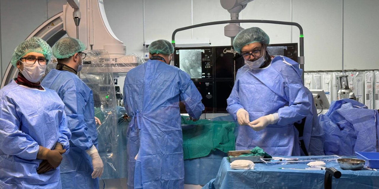 Kapalı sistemle yüksek riskli 4 hastanın kalp kapağı değiştirildi