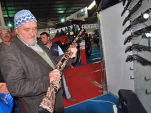 Domuzlarla Baş Edemeyen Aydın Çiftçisi Silah Reyonuna Koştu