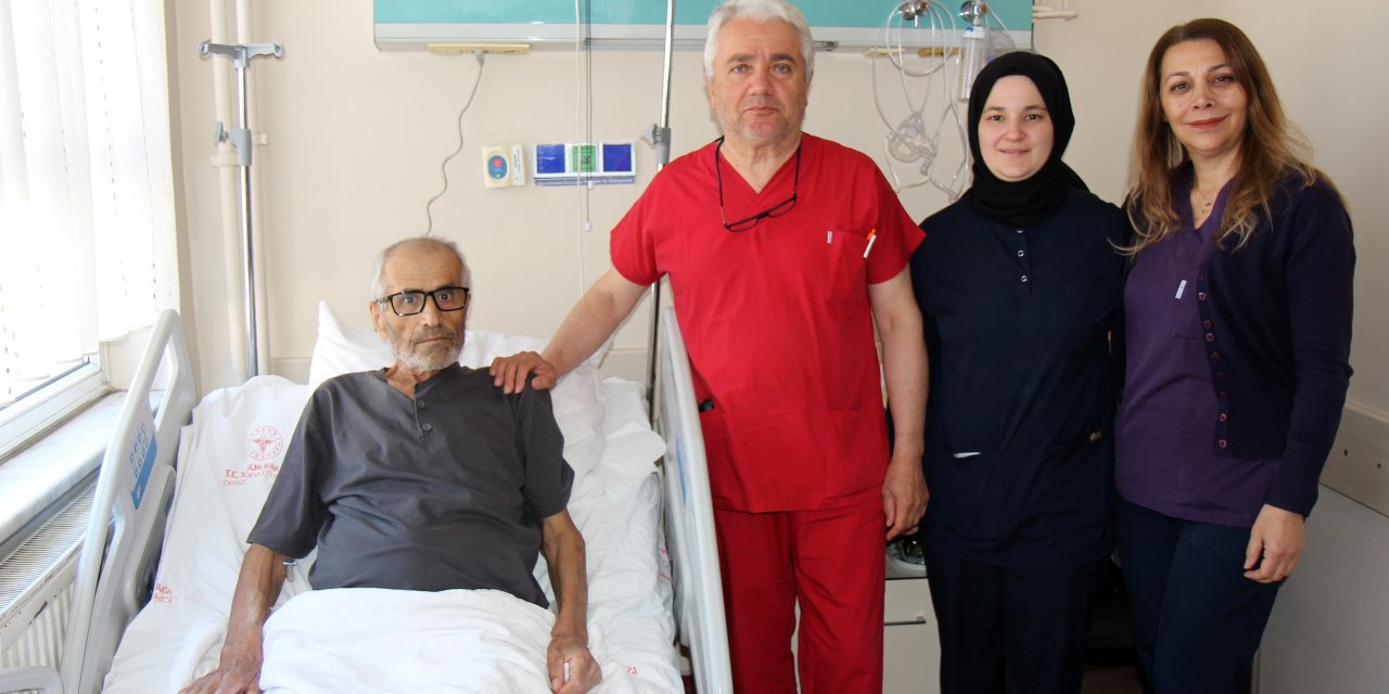 Dalağı normal boyuttan 40 kat büyük olan hasta başarılı operasyonla sağlığına kavuştu