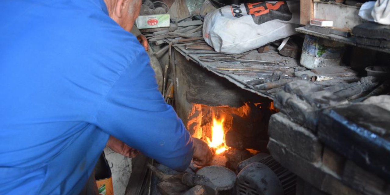 64 yıllık çelik bileği Orhan usta yarım asırdır örs başında