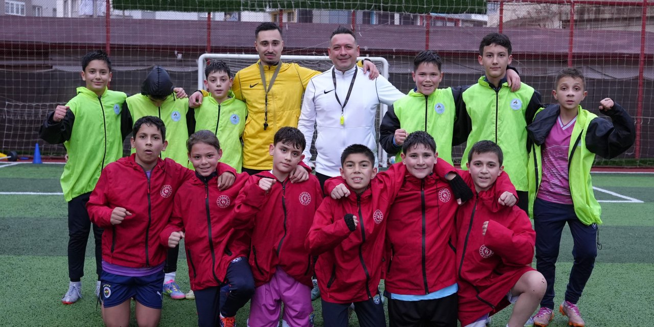 Memurluğu bırakıp hayalindeki kulübü kurdu