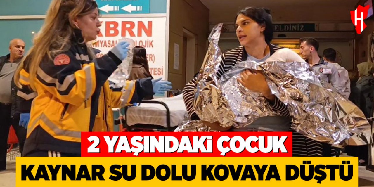 2 yaşındaki çocuk kaynar su dolu kovaya düştü