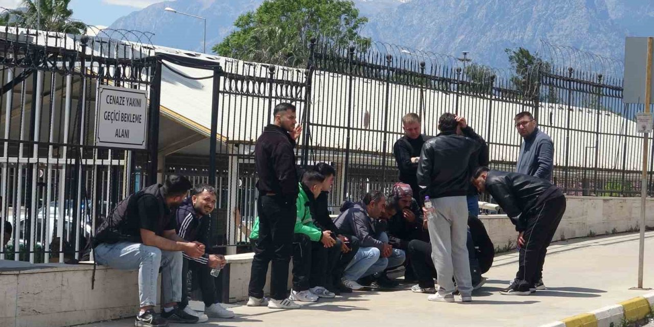 Otomobille çarpışan motokurye hayatını kaybetti
