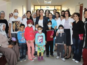 CHP'li Kadınlar Lösemili Çocuklara Destek Verdi
