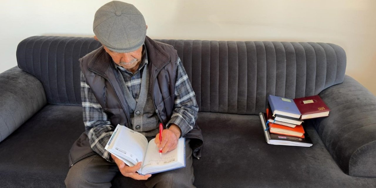 Bir ömrü defterlere sığdırarak 59 yıldır günlük tutuyor
