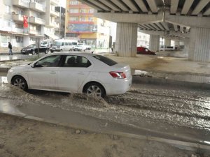 Kuşadası Çevre Yolu Yağmurla Göle Döndü