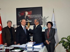 Başkan Mesut Özakcan’a Tema Rozeti Takıldı