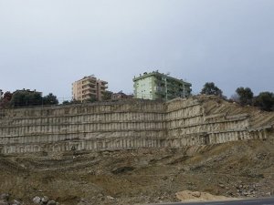 KUŞADASI’NDA KONUTLAR TAHLİYE EDİLİYOR