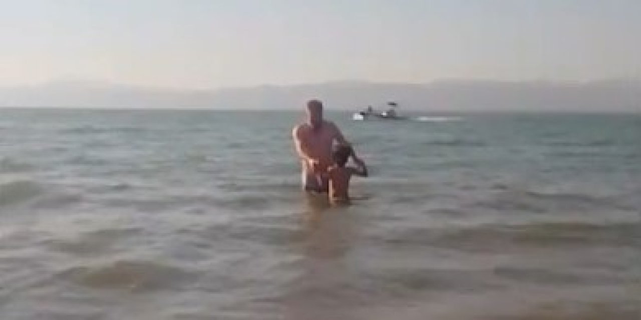 Oğlunu kurtarmak isterken hayatını kaybeden babada