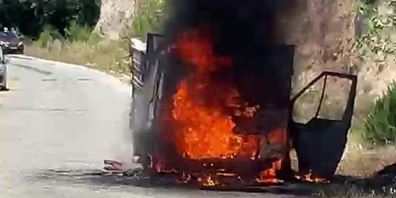 Bozdoğan’da korkutan yangın! Transit araç demir yığınına döndü