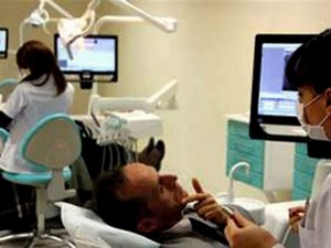 En Az 6 Ayda Bir Diş Hekimine Gidilmeli