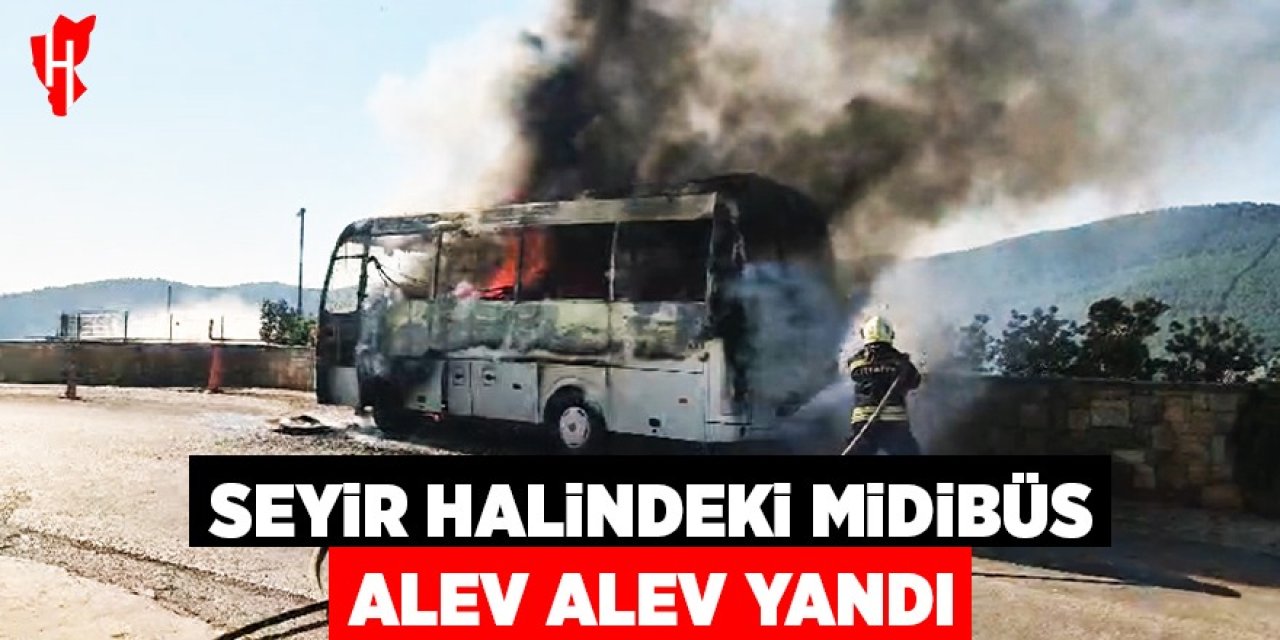 Seyir halindeki servis midibüsü alev alev yandı