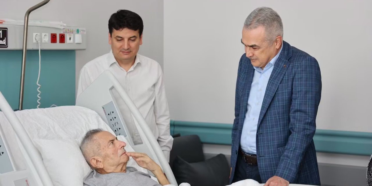 Siyasette vefa örneği! Savaş'tan eski Başkan Savcı'ya geçmiş olsun ziyareti